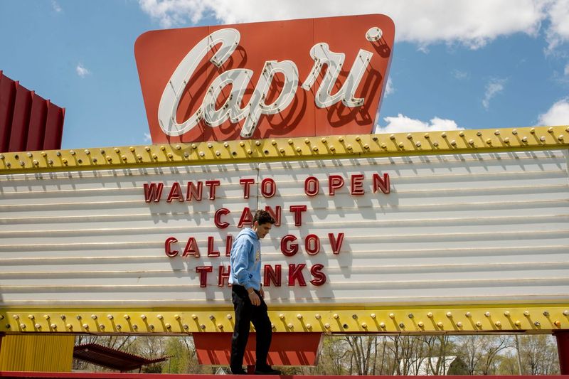 Michigan: Capri Drive-In Theater