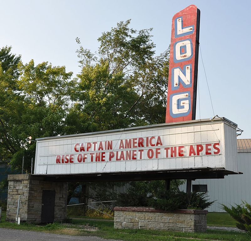 Minnesota: Long Drive-In Theatre