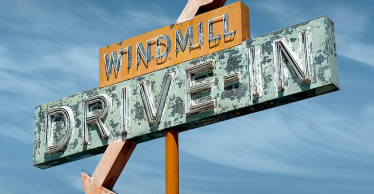 17 Classic American Road Signs That Need To Comeback