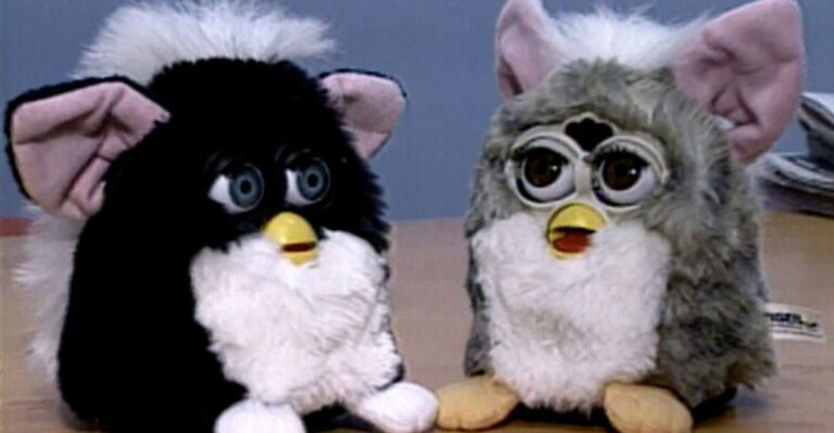12 Forgotten Toys That Absolutely Disappeared – And 12 Classics Every Generation Remembers