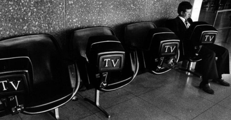 12 Things That Made Waiting Rooms in the ’70s So Weirdly Memorable