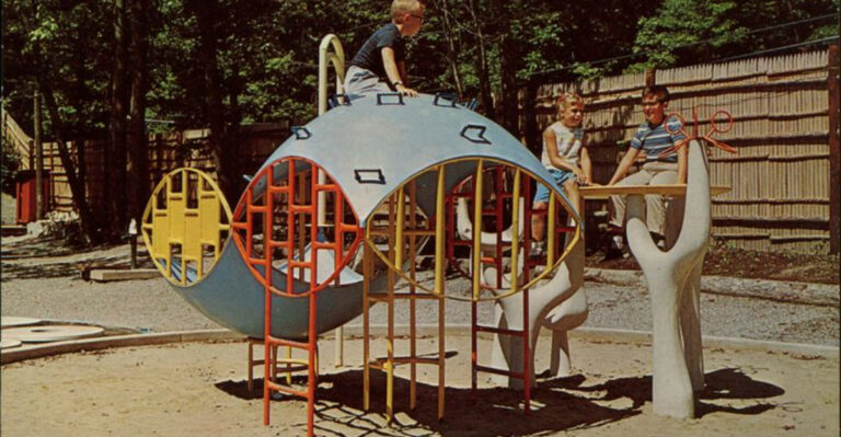 14 Photos Of What Recess Looked Like Between The ’50s And ’90s