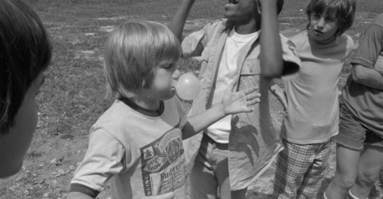 15 Retro Playground Games That Would Confuse Today’s Kids