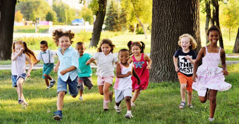 7 Playground Rules That Make No Sense Now – And 7 Every Kid Instinctively Understood