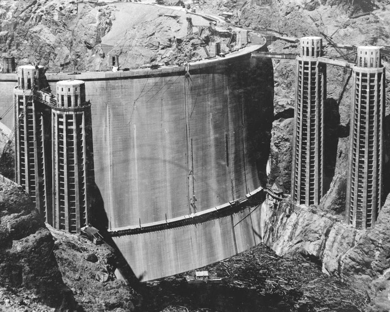 Hoover Dam Powered the Neon