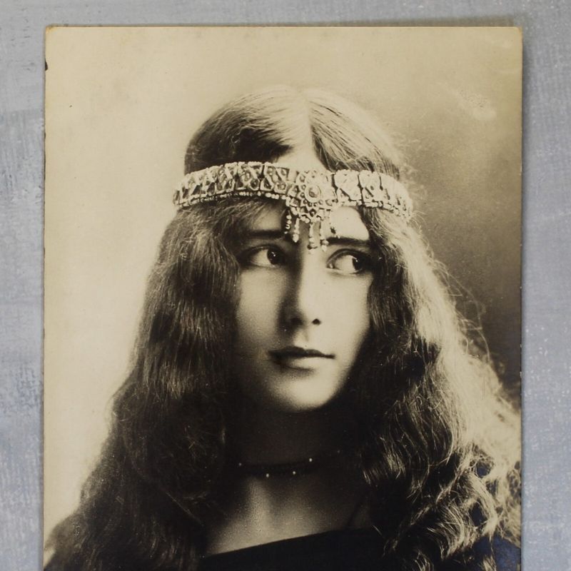 Cléo de Mérode: The First Photographic Icon