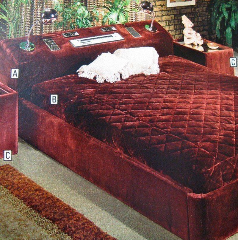 Waterbeds in Living Spaces: The Wave-Making Loungers