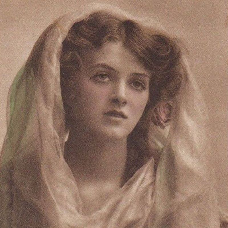 Gladys Cooper: Britain's Photographic Phenomenon