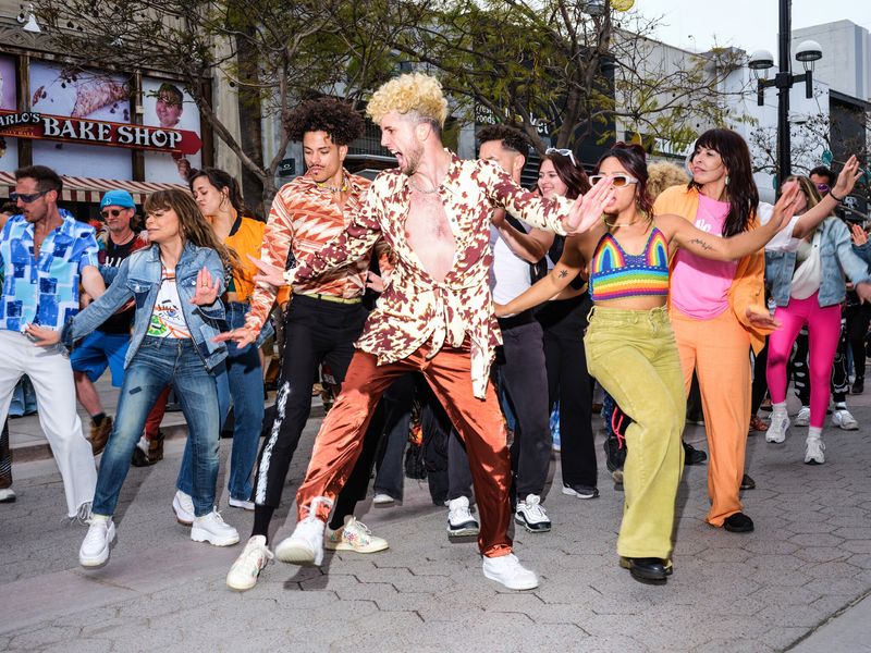 Flash Mobs: Spontaneous Spectacles That Vanished
