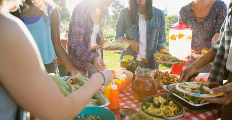 11 Reasons Neighborhood Block Parties Were the Original Social Media