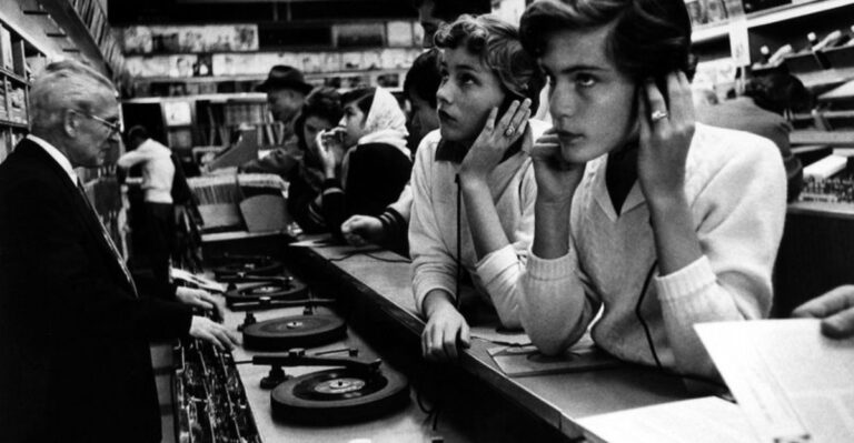 17 Places Teens Hung Out In The ’60s And ’70s (Before The Mall Took Over)