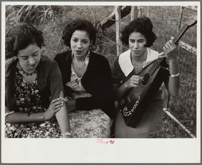 Creole girls, Plaquemines Parish, Louisiana, 1935
